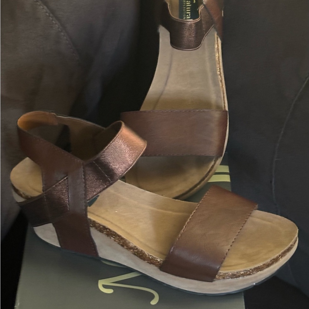 Natural Reflections Brown Leather Sandals Slip-On Comfort